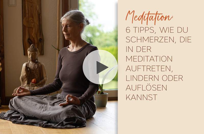 Das Bild / Video zeigt Saskia John in Meditation ihre Erfahrung teilend